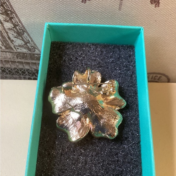 NEWT VINTAGE Elegant Floral Pearl Brooch. - Picture 5 of 11